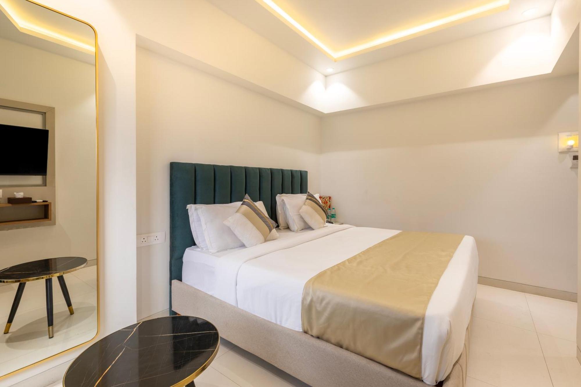 The Orion Premium Suites Bombay Exterior foto