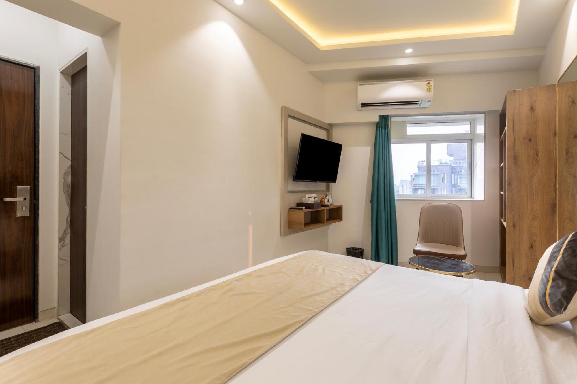 The Orion Premium Suites Bombay Exterior foto