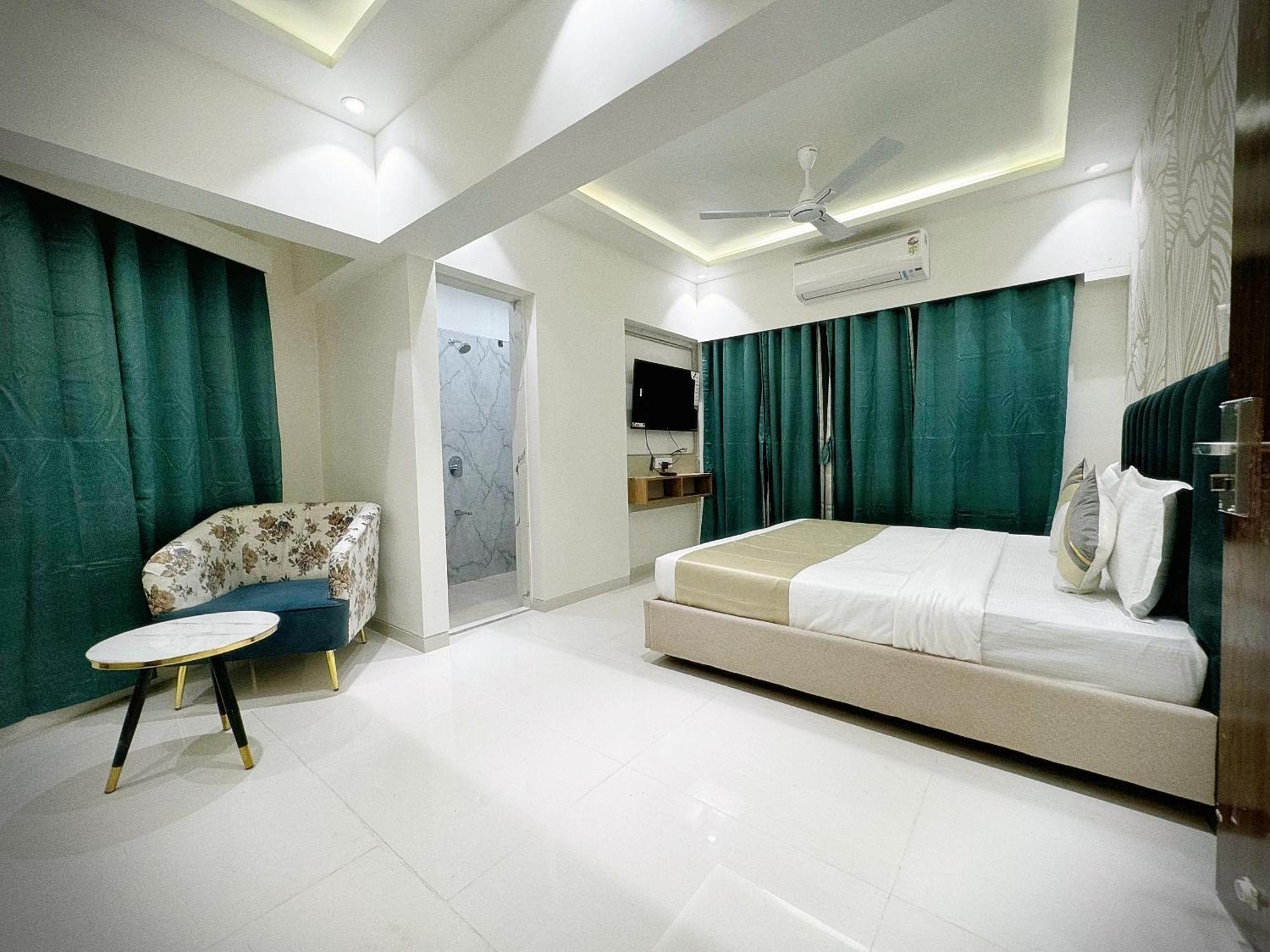 The Orion Premium Suites Bombay Exterior foto