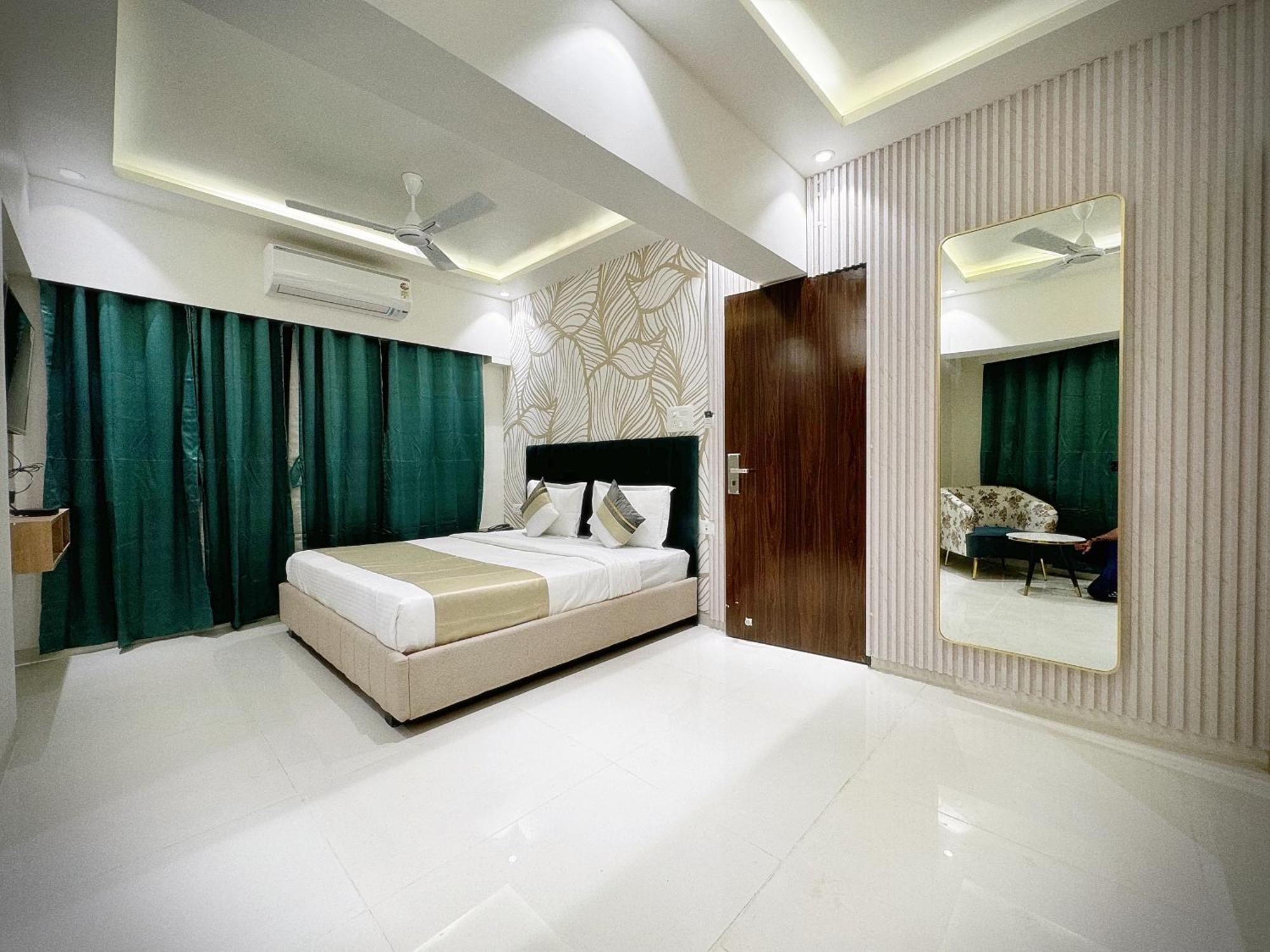 The Orion Premium Suites Bombay Exterior foto