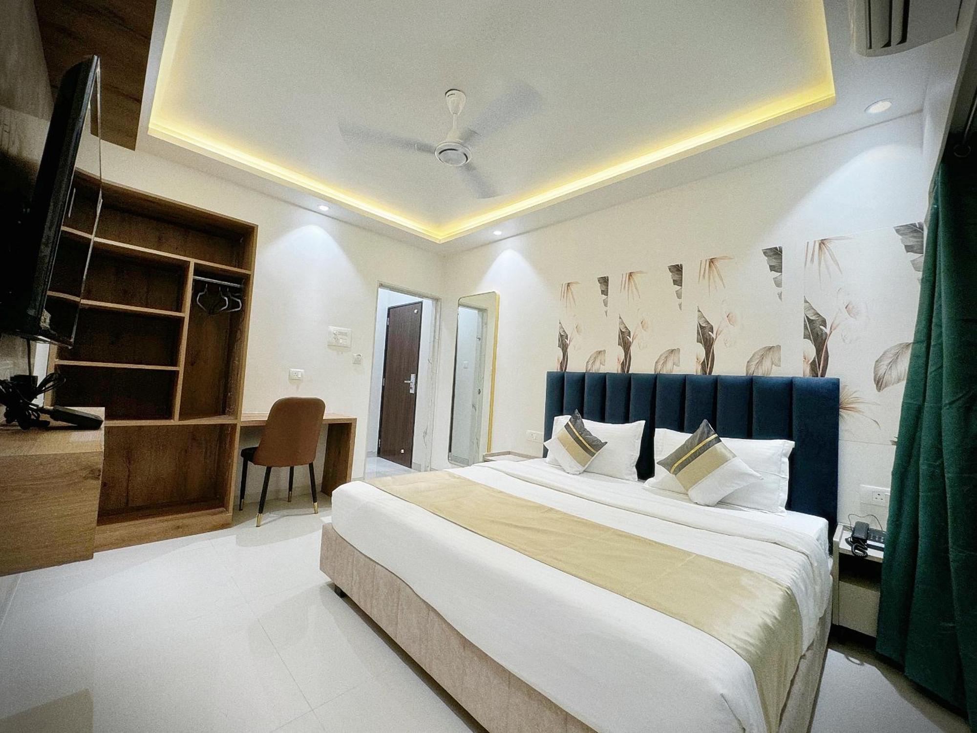 The Orion Premium Suites Bombay Exterior foto