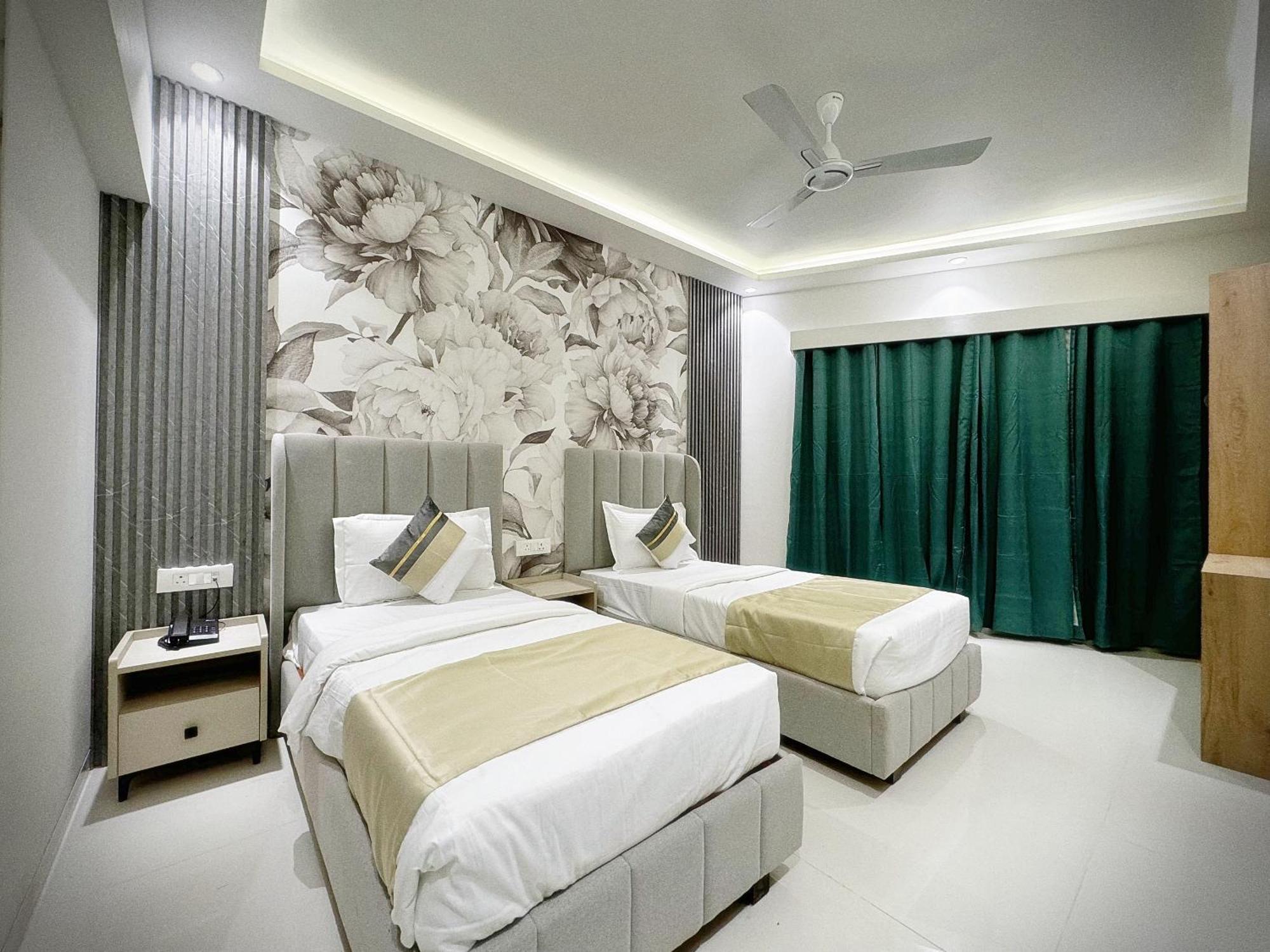 The Orion Premium Suites Bombay Exterior foto