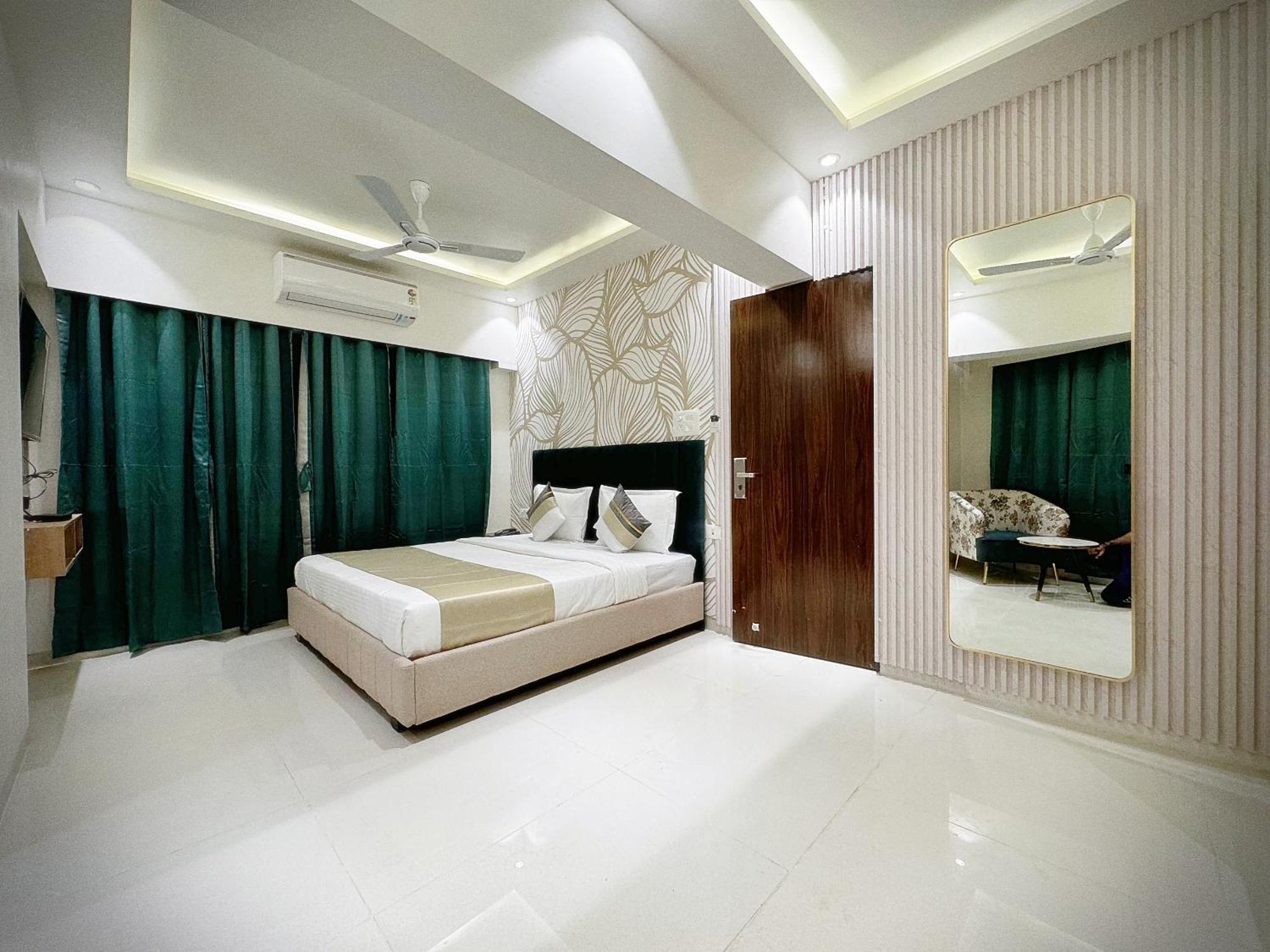 The Orion Premium Suites Bombay Exterior foto